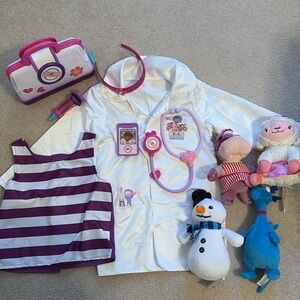 Doc McStuffins Toy Hospital Dress Up and Pretend Set